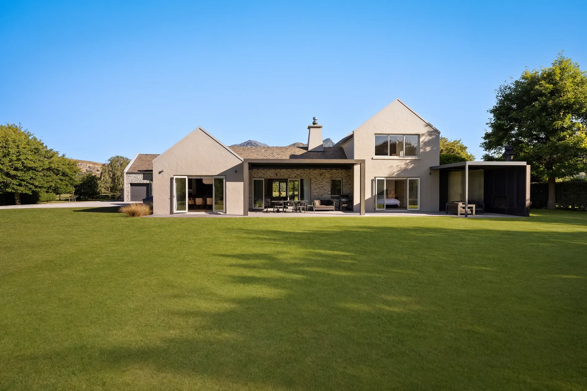 Exterior photo 8