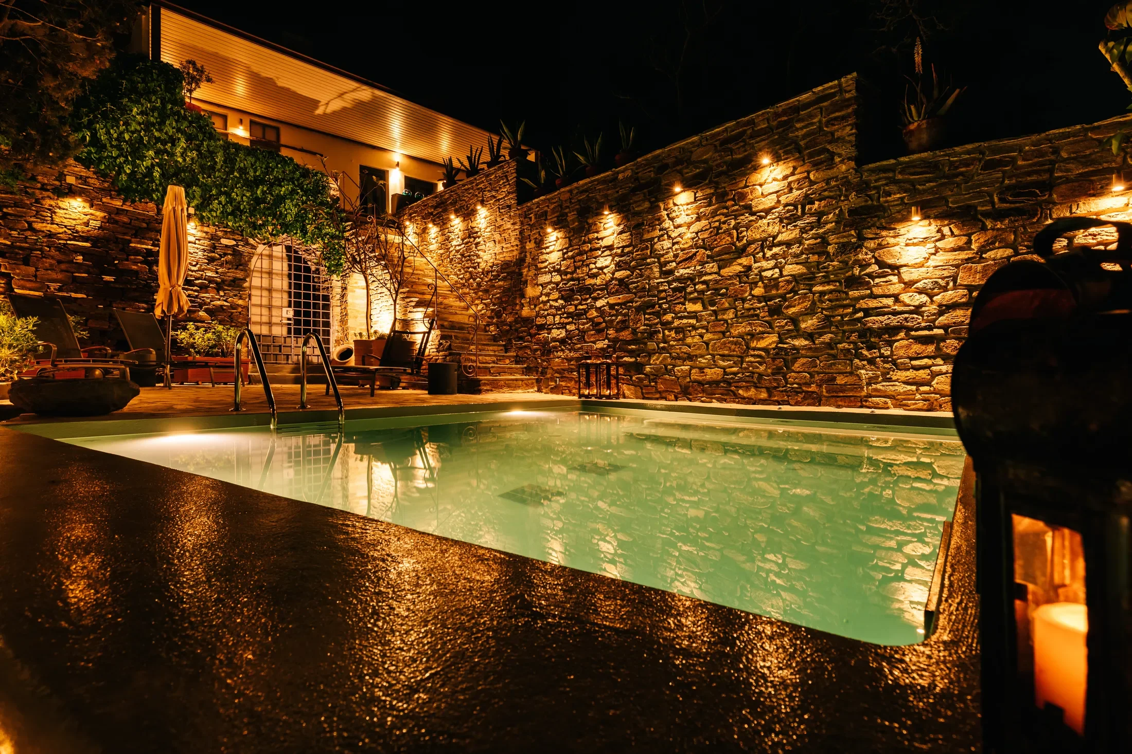Exterior photo 5