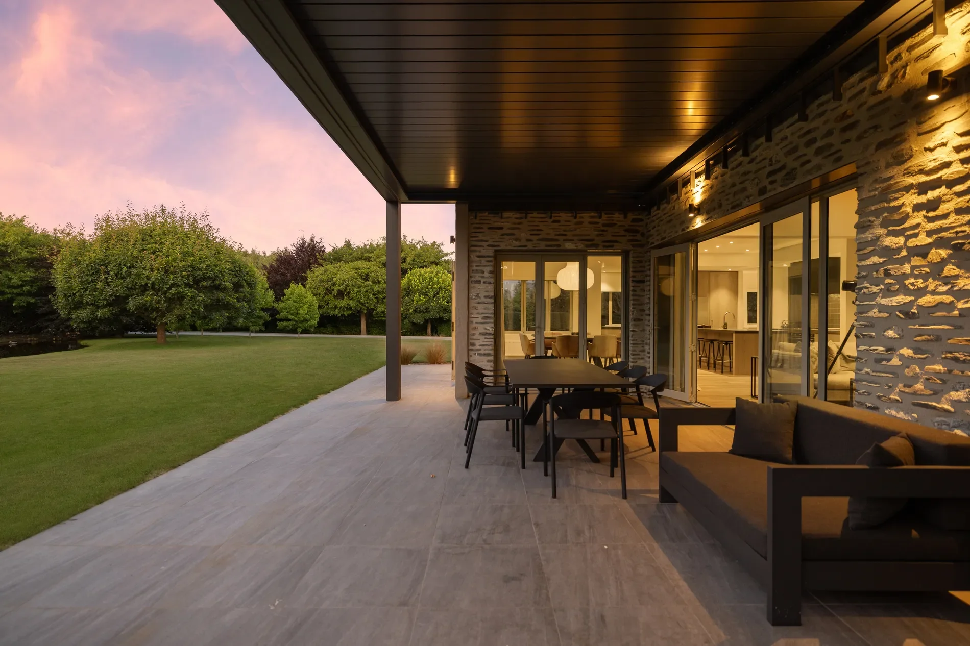 Exterior photo 4