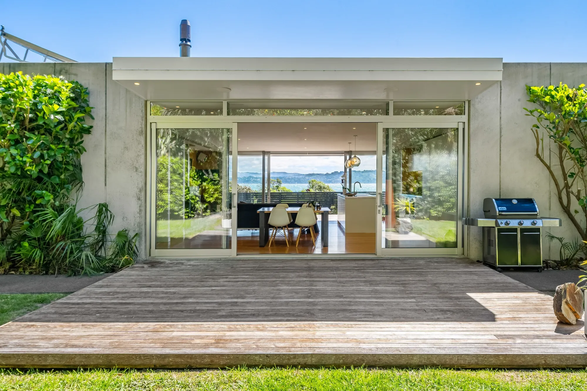 Exterior photo 6