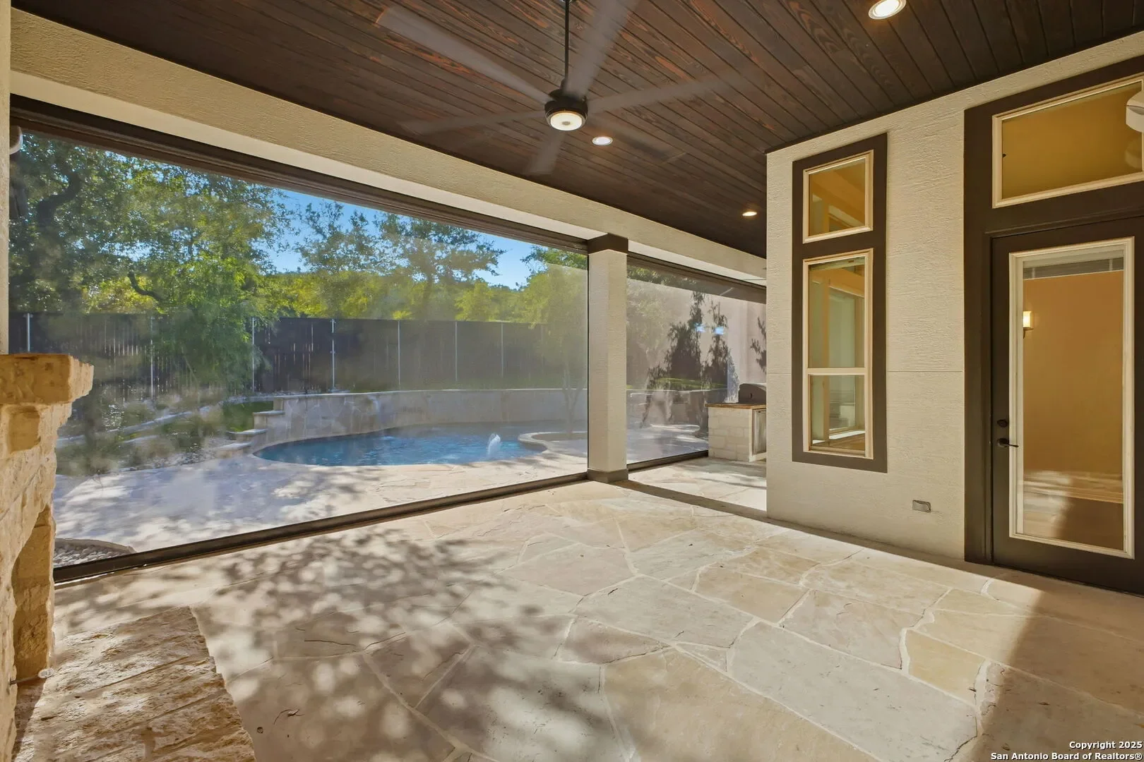 Exterior photo 10