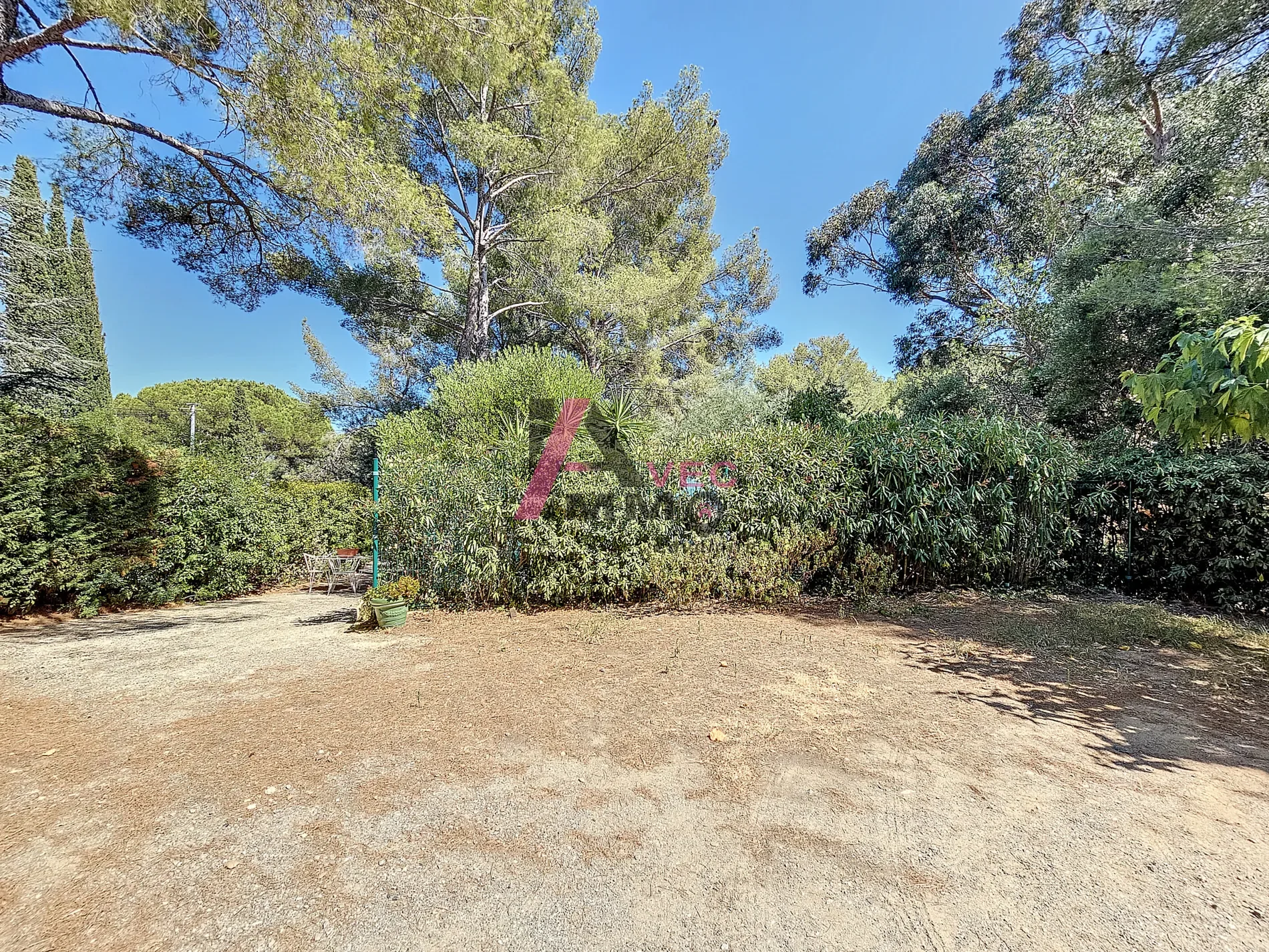 Exterior photo 8