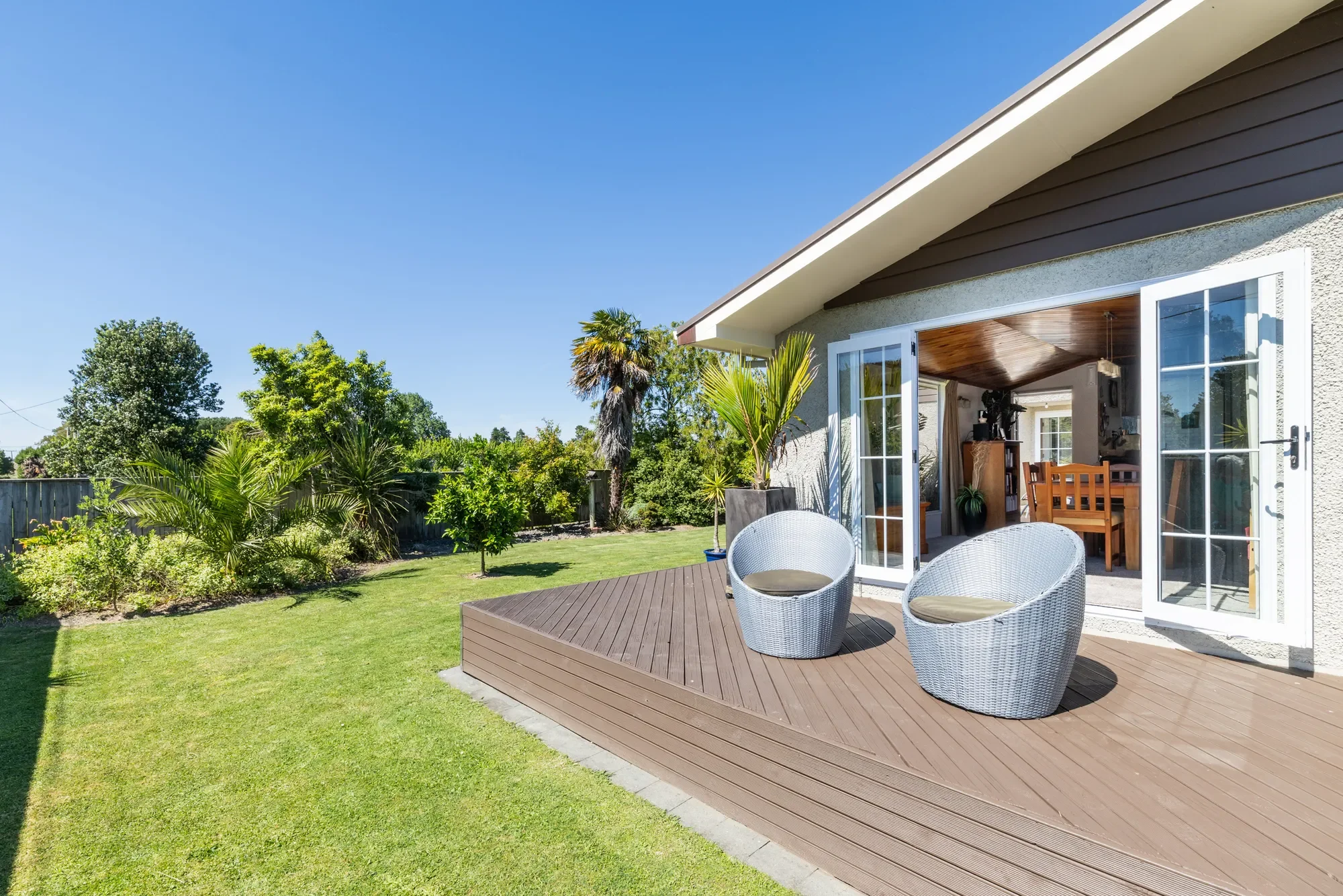 Exterior photo 6