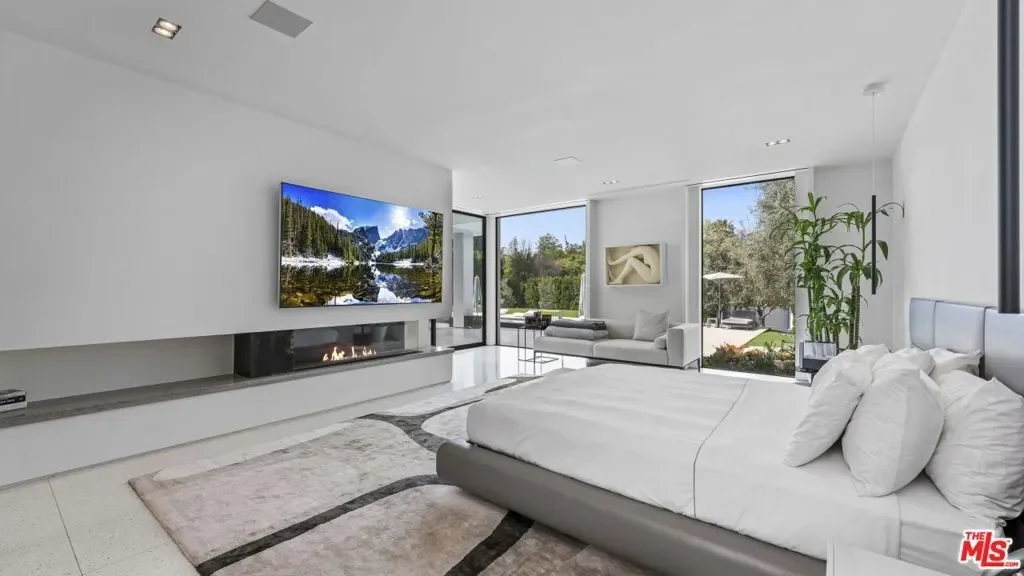 16032 VALLEY VISTA Boulevard, Los Angeles, California, United States. - Photo 2