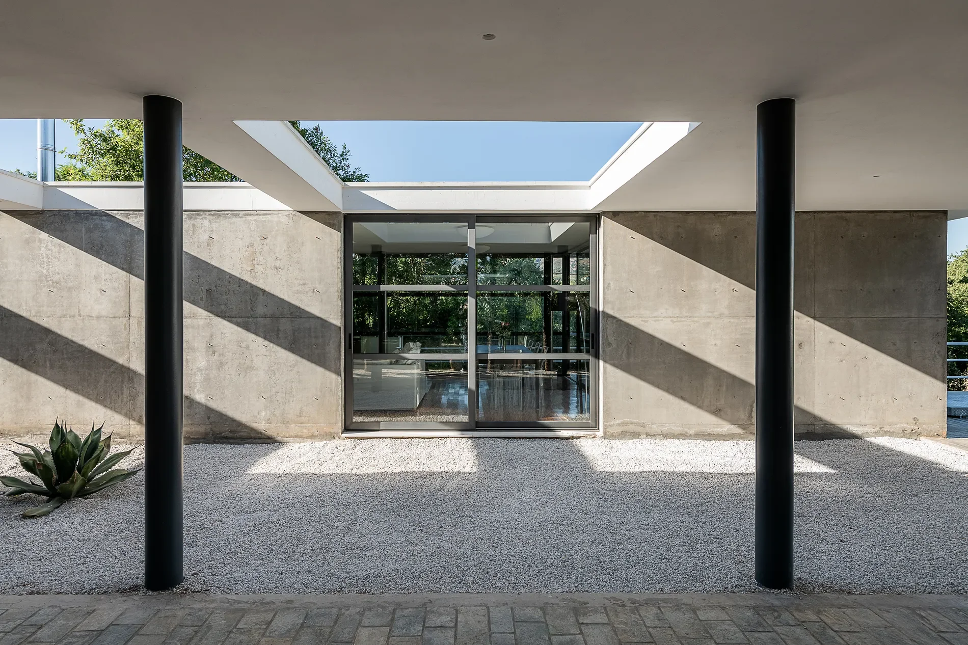 Exterior photo 2