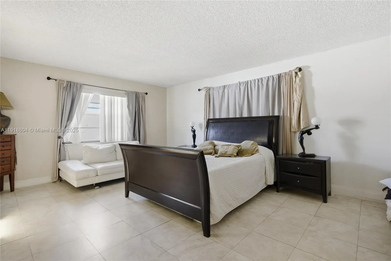 272 191st Ter, Golden Beach, Florida, United States. - Photo 18