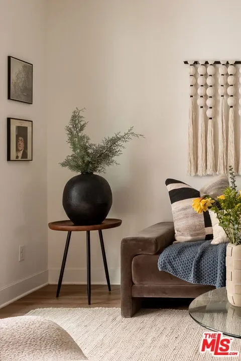 129 S Cessna Lane, Los Angeles, California, United States. - Photo 4