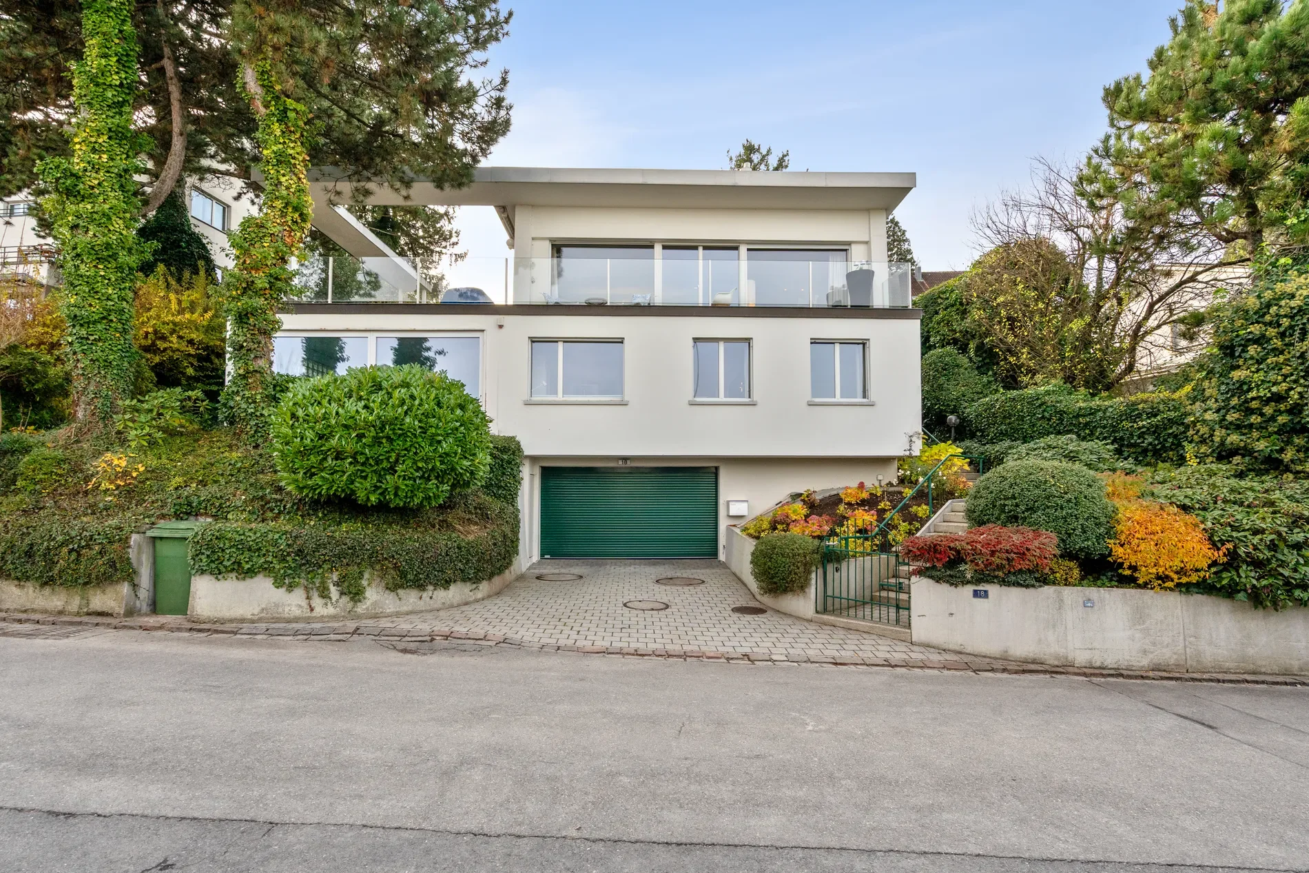 Exterior photo 4