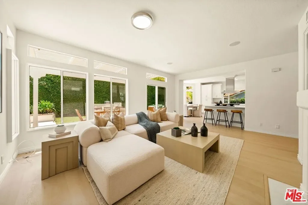 22248 Cairnloch Street, Hidden Hills, California, United States. - Photo 2