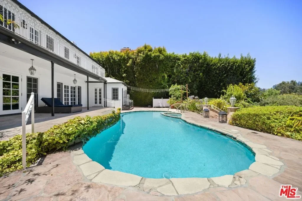 850 Birchwood Drive, Los Angeles, California, United States. - Photo 11