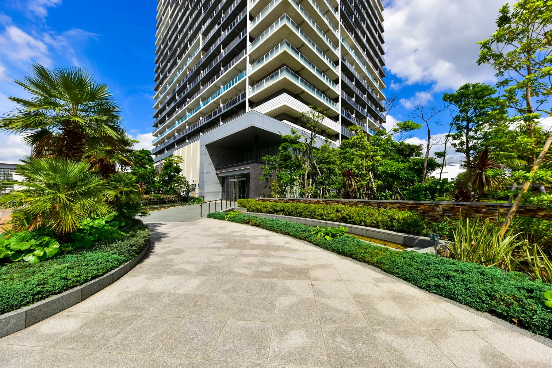 Exterior photo 5