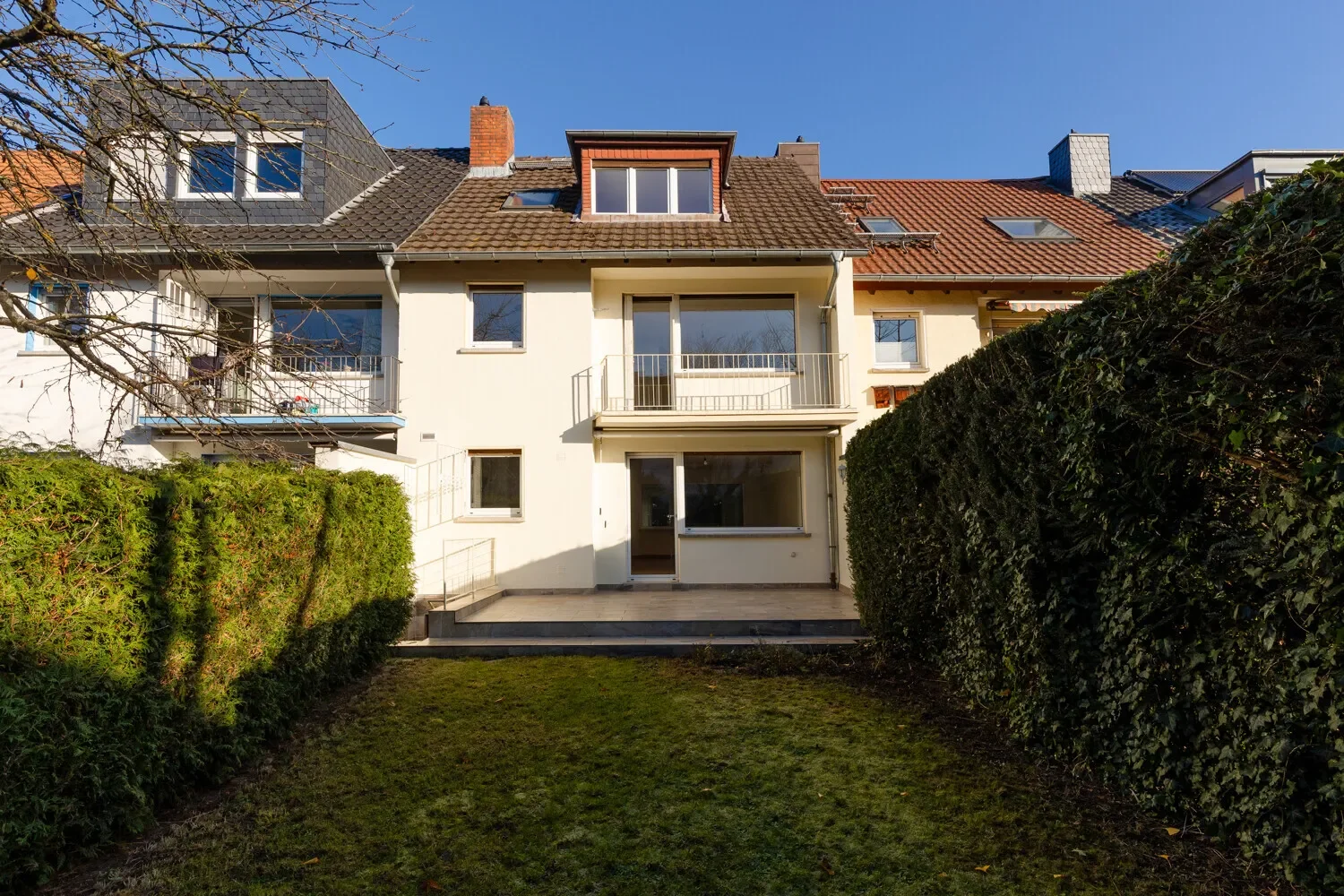 Exterior photo 4