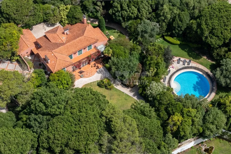 5-Bedroom Villa with Terrace and Garden in Birre