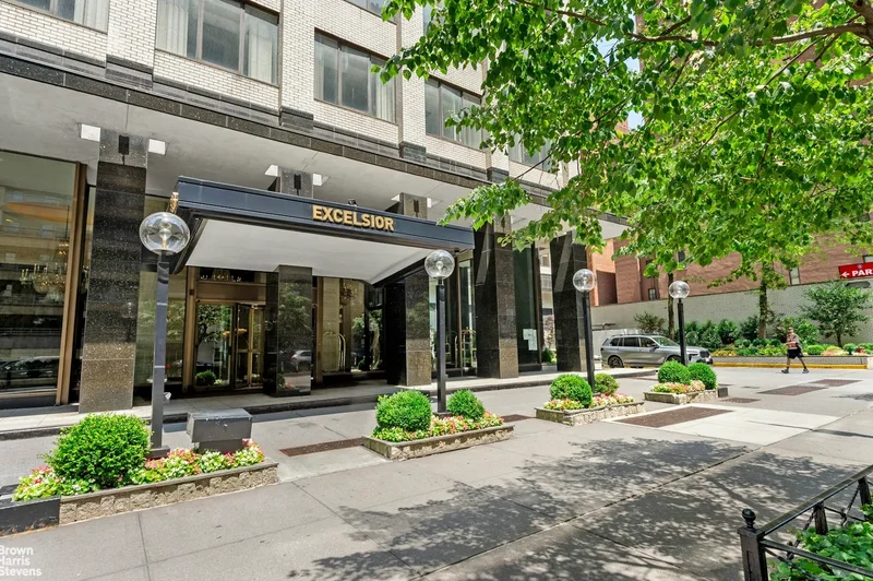EAST 57TH STREET, New York, New York, United States. - Photo 15