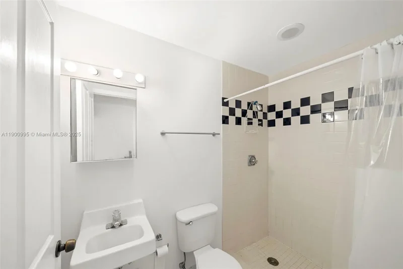 5025 Collins Ave, Miami Beach, Florida, United States. - Photo 54