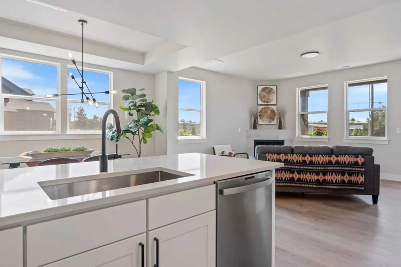 20514 NE Empire Avenue , Bend, OR 97701, Bend, Oregon, United States. - Photo 7