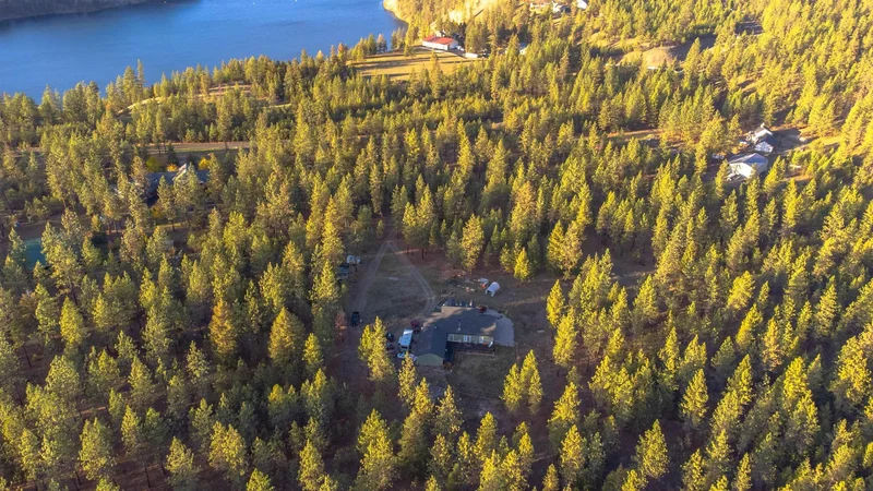 20701 W South Bank Rd, Nine Mile Falls, WA 99026, Nine Mile Falls, Washington, United States. - Photo 45