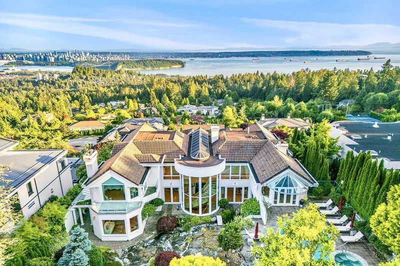 World-Class estate on King Georges Way 