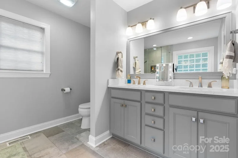 1158 Waterford Drive, Hickory, NC 28602, Hickory, North Carolina, United States. - Photo 20