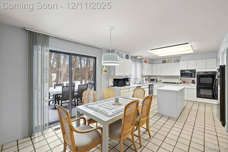 4539 Middleton Court, West Bloomfield Charter Township, MI 48323, Orchard Lake Village, Michigan, United States. - Photo 8