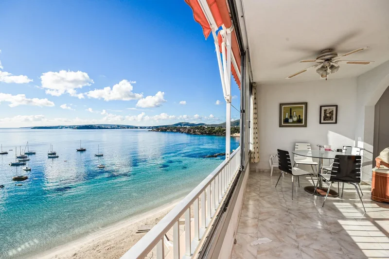 Apartment With Direct Access To The Beach And Unmatched Views Of The Sea, Beach, And Marina.