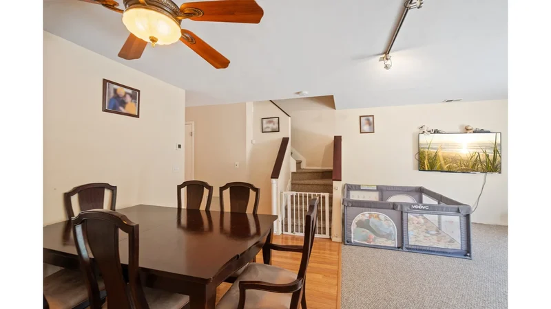 37 Stratford Green - Farmingdale, New York