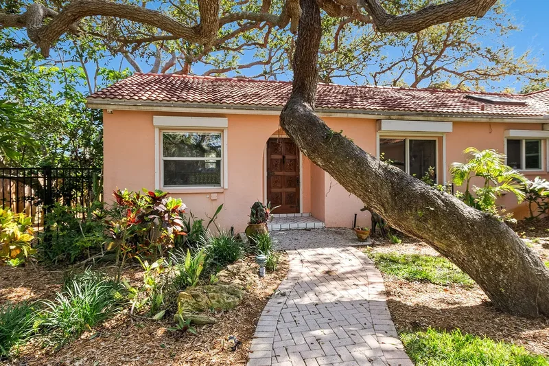 1049 N Casey Key Road, Osprey, FL 34229, Osprey, Florida, United States. - Photo 40