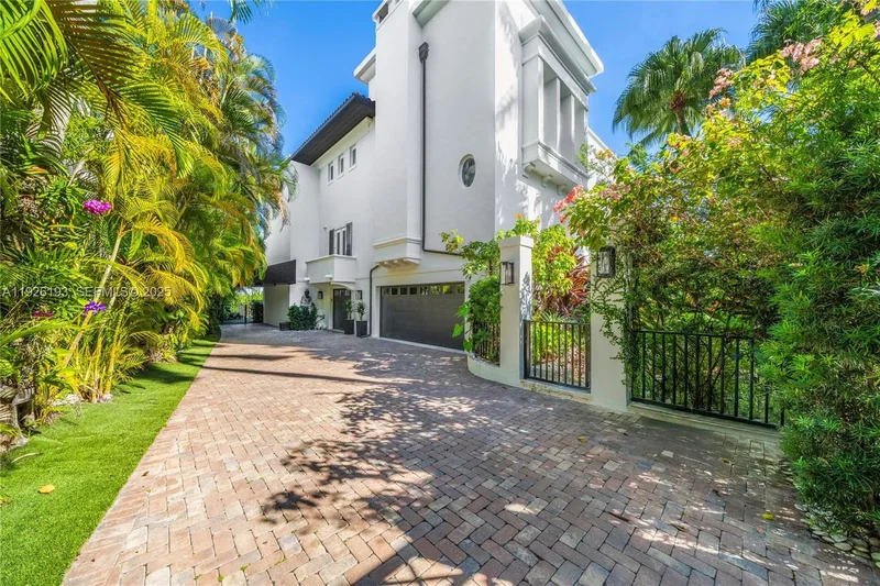 3333 Poinciana Ave, Miami, Florida, United States. - Photo 40