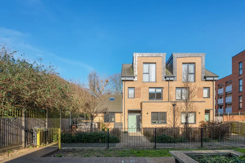 4 bedroom Semi-Detached House for sale in Brentford