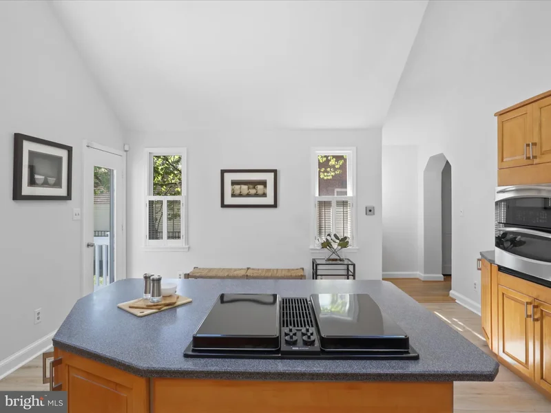 2323 N Burlington Street, Arlington, VA 22207, Arlington, Virginia, United States. - Photo 19