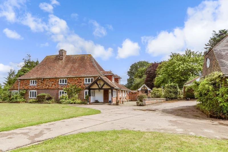 4 bedroom Detached House for sale in Canterbury