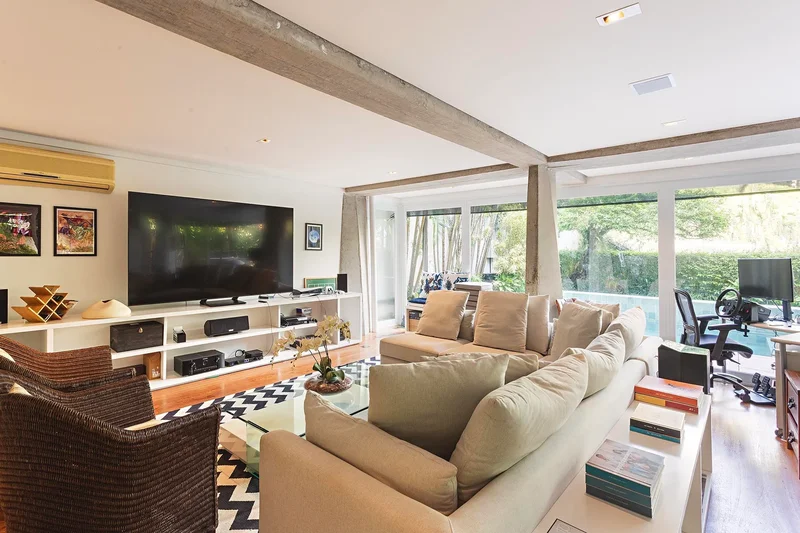 Modernist Architecture Integrated With Nature And Spacious Leisure Areas