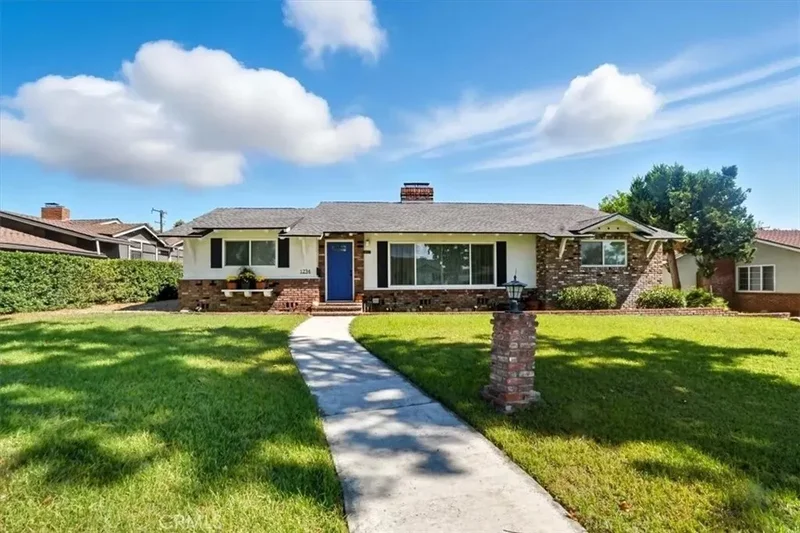Single Family Residence in Upland