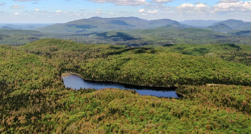Ch. du Lac-Quenouille, Laurentides, Domaine-des-Pyramides, Quebec, Canada. - Photo 12
