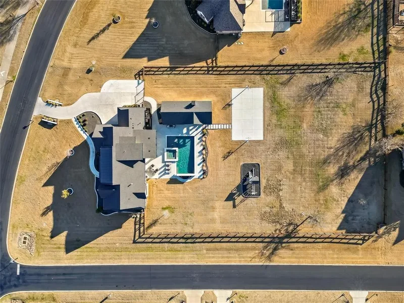 200 Sutherland Crescent, Fort Worth, Texas, United States. - Photo 39