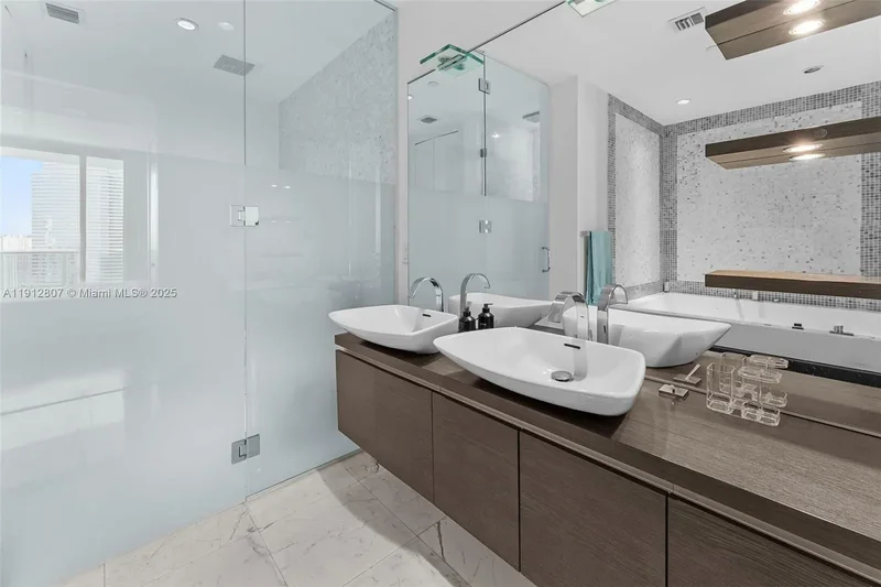 200 Biscayne Boulevard Way 4510, Miami, Florida, United States. - Photo 10