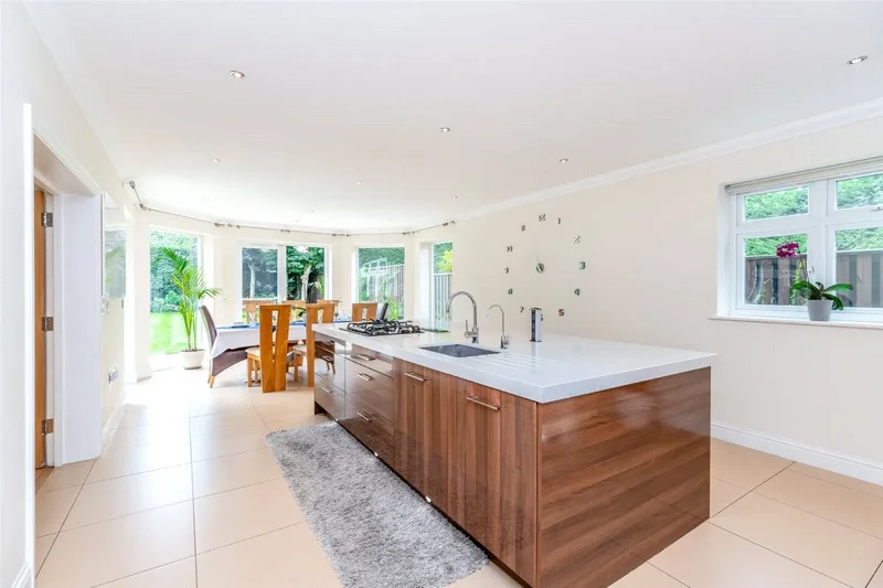 The Drive, Ickenham, Uxbridge, Ickenham, England, United Kingdom. - Photo 3