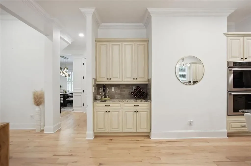 525 FOREST HILLS Drive, Atlanta, Georgia, United States. - Photo 7