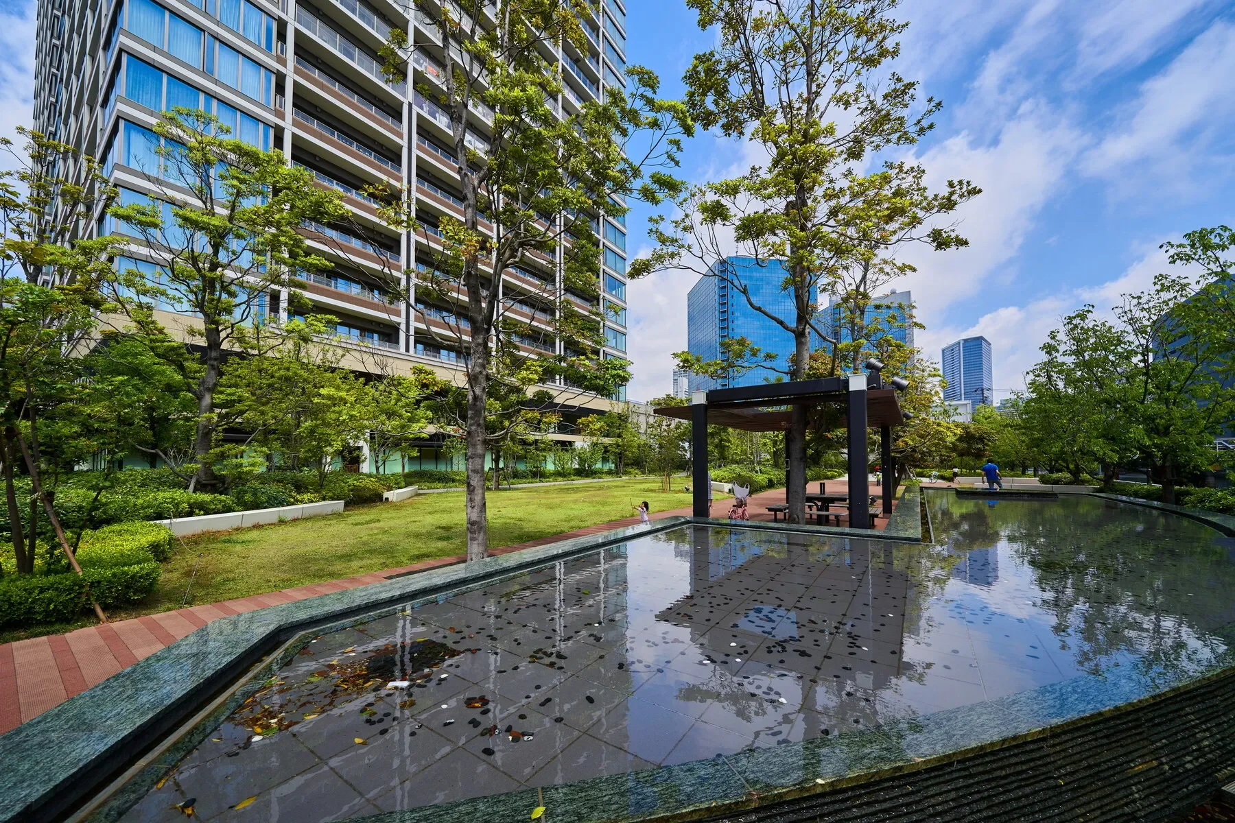 Exterior photo 4