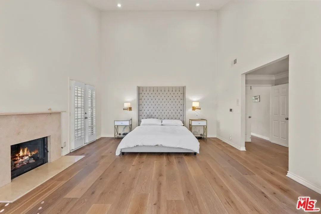 22241 Alizondo Dr, Los Angeles, California, United States. - Photo 2
