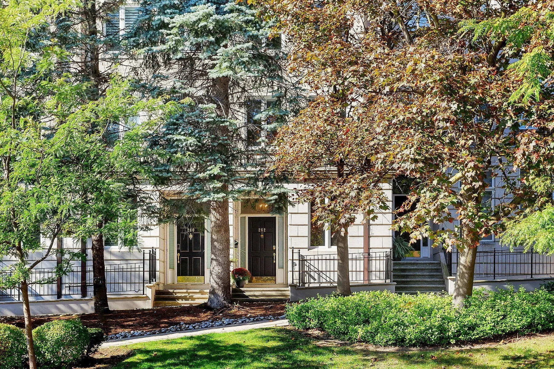 Exterior photo 1