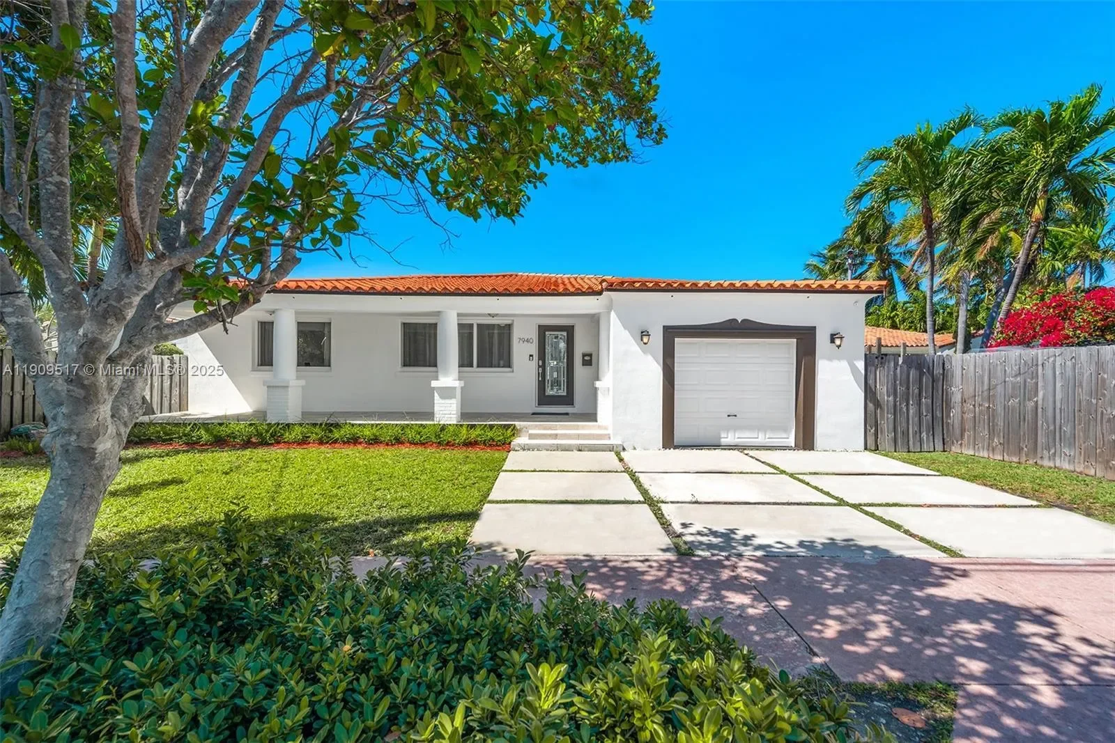 7940 Hawthorne Ave, Miami Beach, Florida, United States. - Photo 2