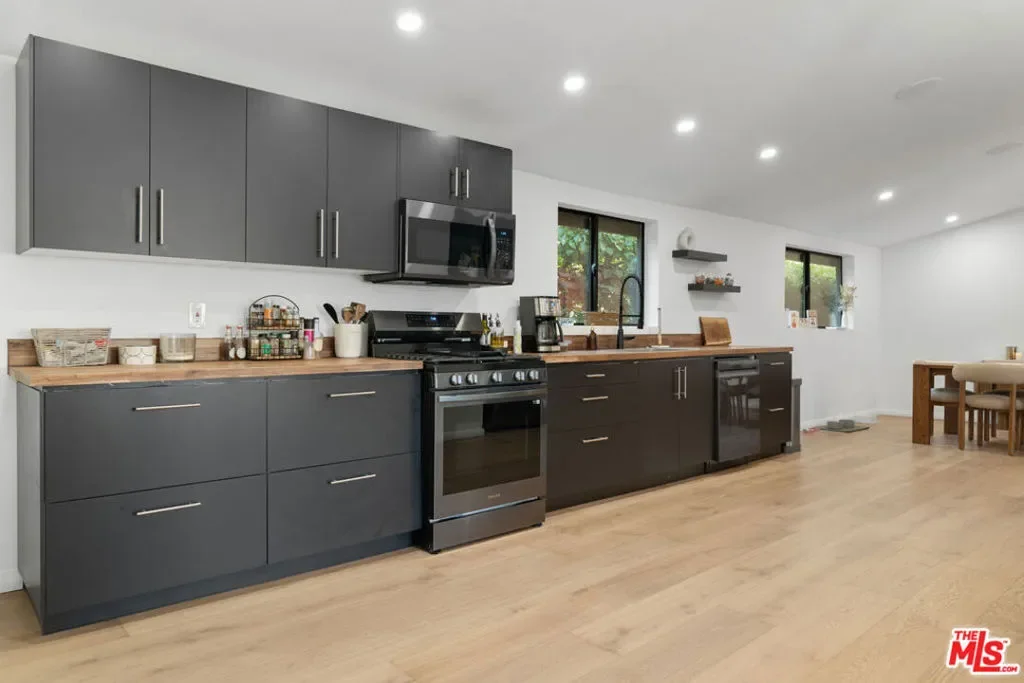 22261 Ybarra Road, Los Angeles, California, United States. - Photo 13