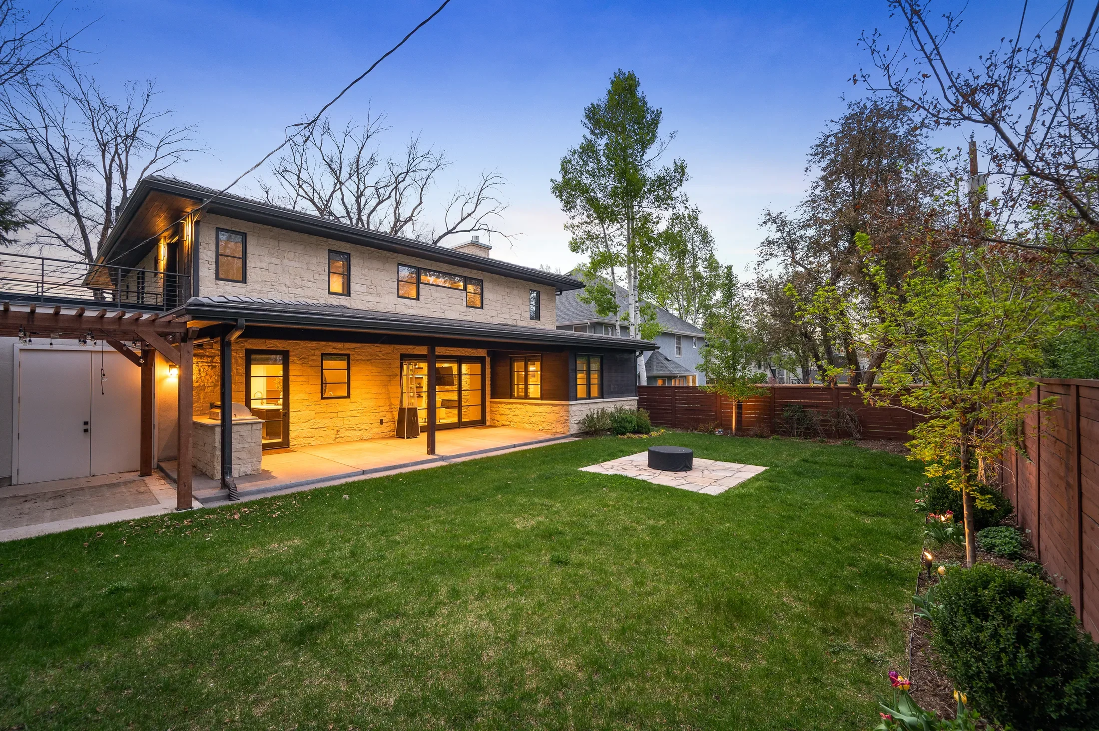 Exterior photo 3