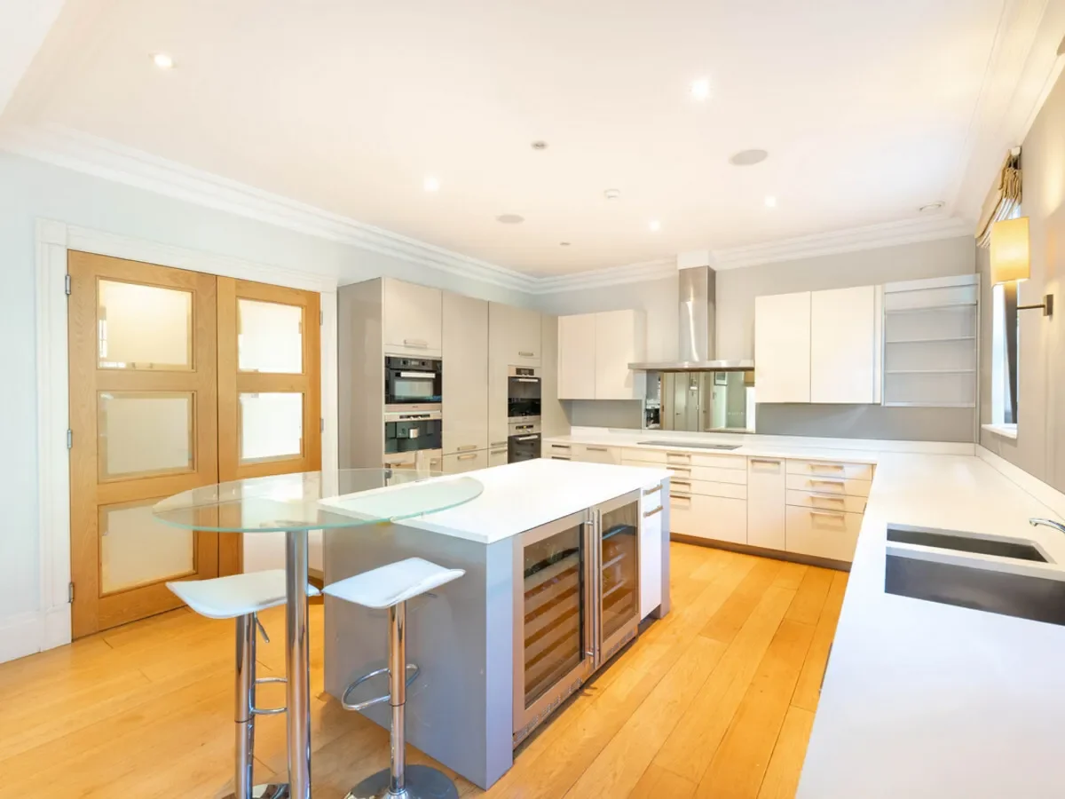 Abbots Drive, Virginia Water, GU25, Virginia Water, England, United Kingdom. - Photo 2
