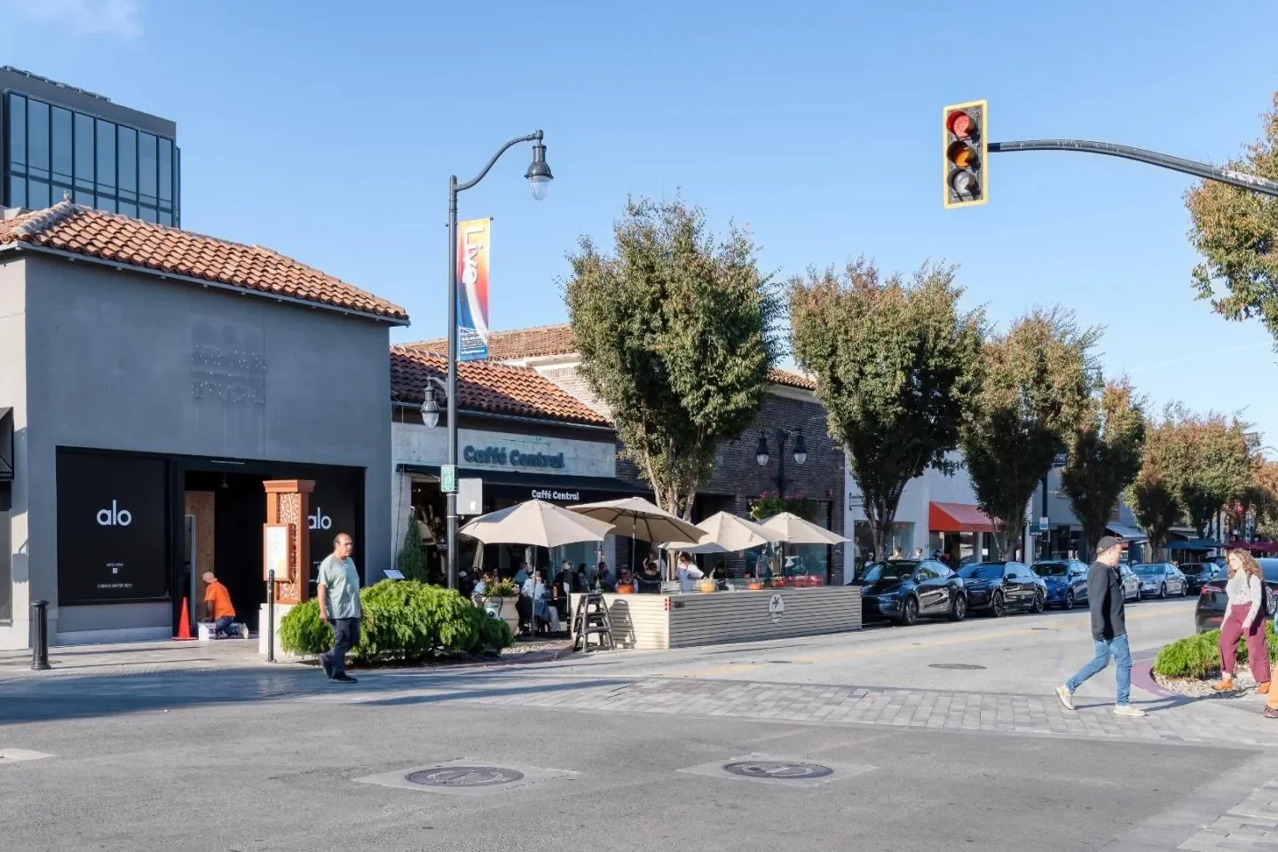 1237 Capuchino Avenue, Burlingame, California, United States. - Photo 31