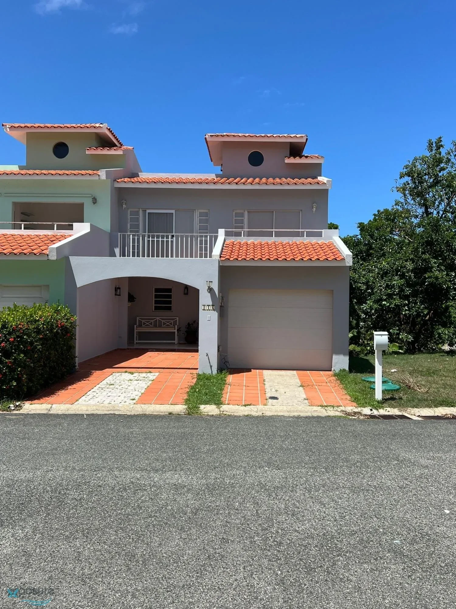 Exterior photo 3