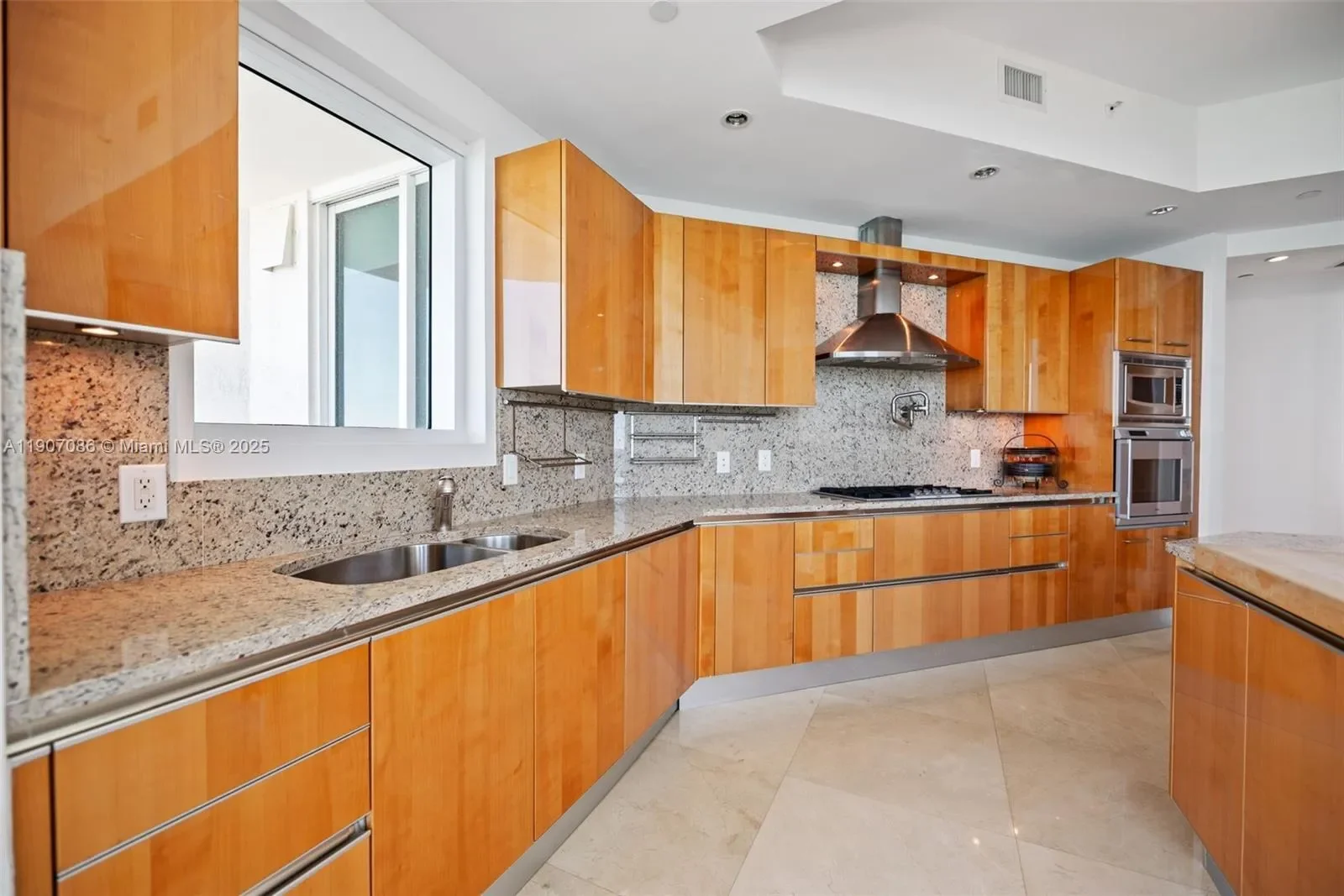 16051 Collins Ave 1202, Golden Beach, Florida, United States. - Photo 2