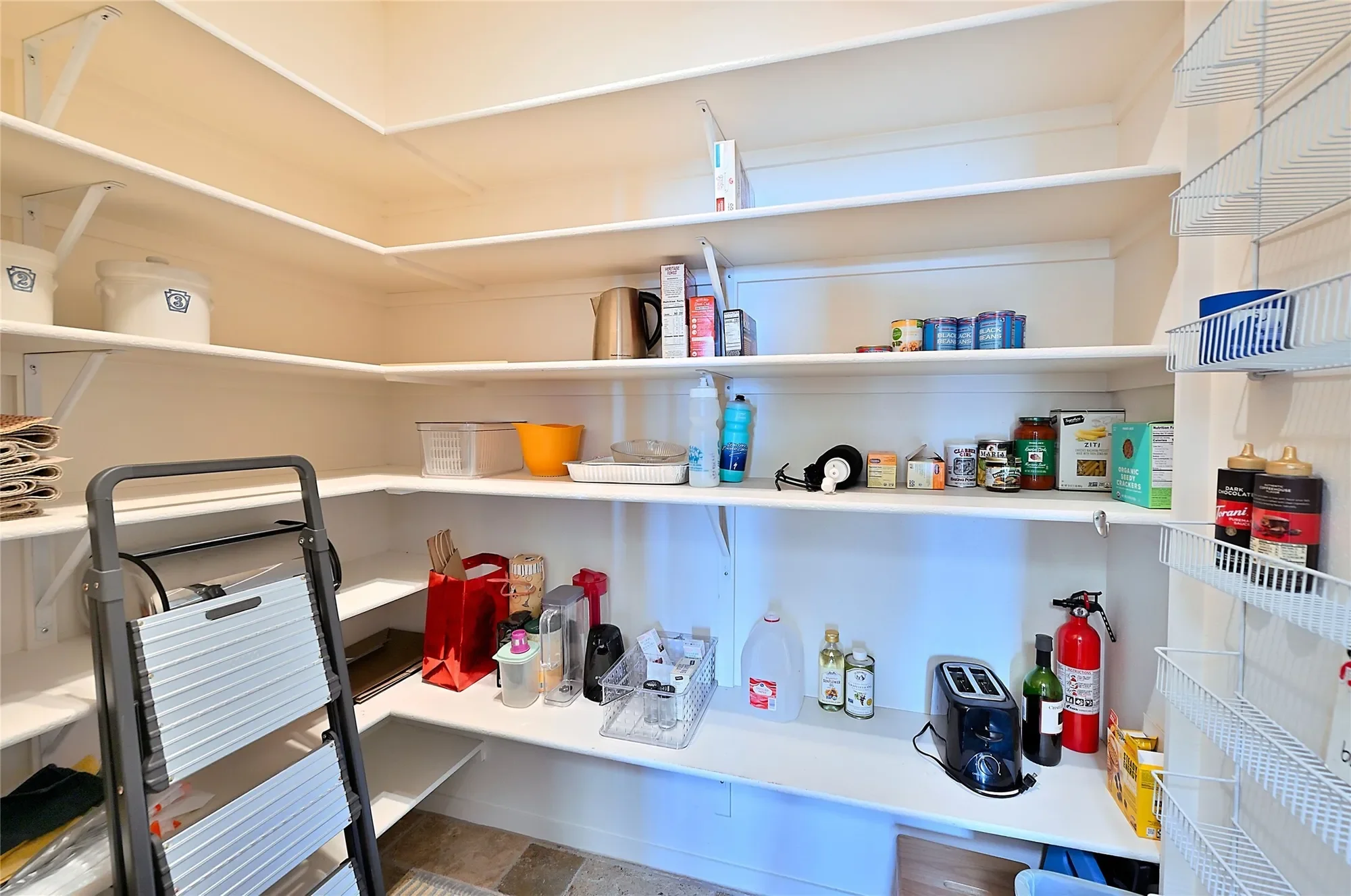 570 Via Arista, Santa Fe, NM 87506, Santa Fe, New Mexico, United States. - Photo 17