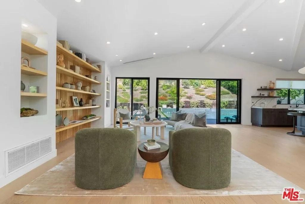 20226 Lorenzana Drive, Los Angeles, California, United States. - Photo 8